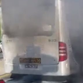 Kadıköy'de bir metrobüsün motor kısmında yangın çıktı