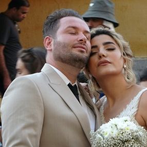 İranlı çift, Taksim’de fotoğraf çekimi yaptı