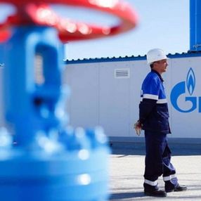 Rusya'dan Avrupa'ya gaz akışı yarı yarıya düşüyor