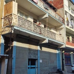 İzmir'de bir kişi karısıyla ilişki yaşayan genci defalarca bıçaklayarak öldürdü