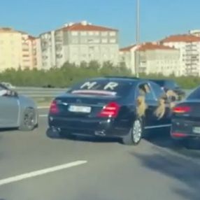 Ankara’da 8 çakarlı araç konvoya katıldı, cezayı yedi