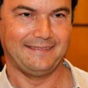 Fransız ekonomist ve akademisyen Thomas Piketty’nin Eşitsizlikler Ekonomisi adlı kitabı