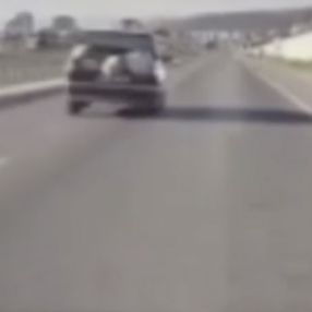 Ankara’da yoldan çıkan otomobil takla attı