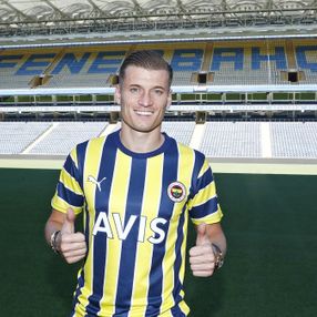 Fenerbahçe, Ezgjan Alioski'nin transferi duyurdu