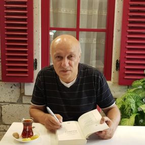 Erol Göksu'nun bir kuşağın çilelerine ışık tutan romanı: Hasret