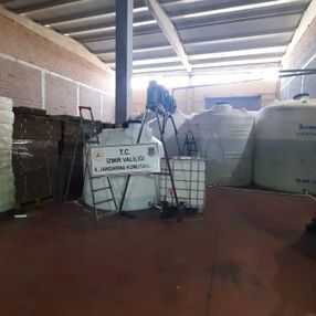 İzmir'de 25 ton kaçak alkol ele geçirildi