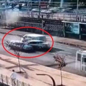 Kocaeli'de önündeki araca çarpmamak için ters şeride giren sürücü, kaza yaptı