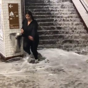 Paris'te şiddetli yağış ve fırtına sonrası sel
