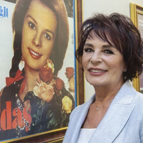 Hülya Koçyiğit: Gençlerimiz kendi kültürlerini tanısınlar