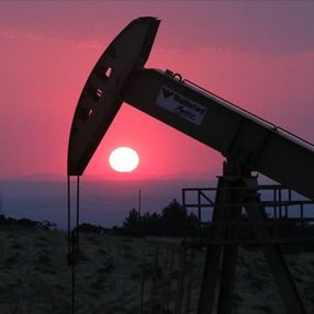 Brent petrolün varil fiyatı 90 doların altına düştü