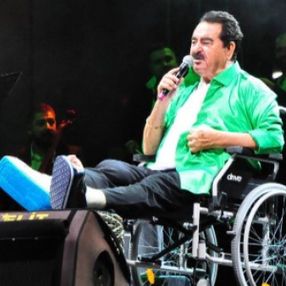 İbrahim Tatlıses, Manisa konserine de tekerlekli sandalyeyle çıktı