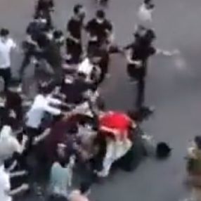 İran'da eylemler şiddetlendi: Polis linç edildi