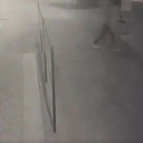 Şanlıurfa’da iş yerleri ile araçların camlarını indirdi
