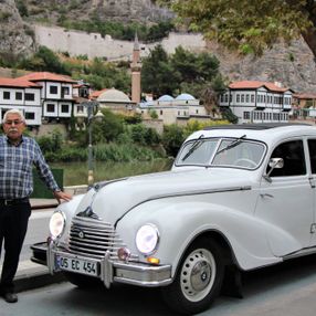 Amasya'da benzeri görülmeyen 70 yıllık klasik otomobiline 1.5 milyon lira teklif ettiler