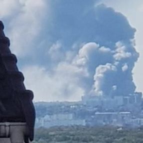 Paris'te dünyanın en büyük taze toptan gıda pazarında yangın