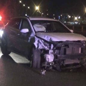 İzmir’de polisleri sürükleyerek uygulamadan kaçan alkollü sürücü kaza yaptı