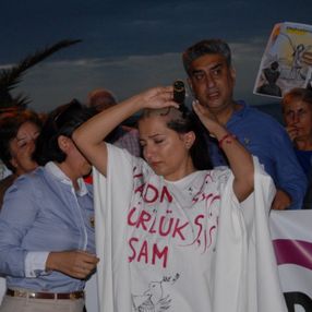 Kuşadası’nda Masha Amini eylemi