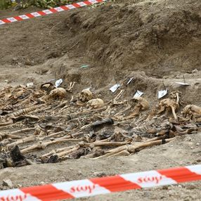 Ermenilerin katlettiği Azerbaycanlı askerlere ait toplu mezar bulundu