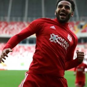 Douglas: Beşiktaş'ı seçtiğim için mutluyum