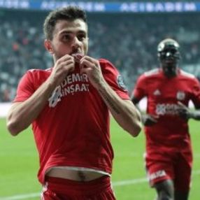 Beşiktaş Emre için teklifi yükseltti