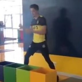 Altay'ın tenis toplarıyla yaptığı antrenman - İZLE