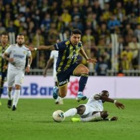 Fenerbahçe'den Ozan Tufan'a yeni sözleşme