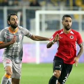 Selçuk İnan eski günlerini aratıyor