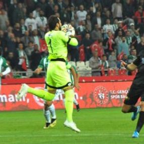 Serkan Kırıntılı'dan en hızlı kırmızı kart