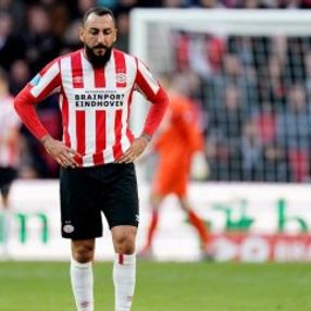 Kostas Mitroglou rakibinin dişlerini kırdı