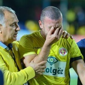 Asisti yaptı, gözyaşlarını tutamadı