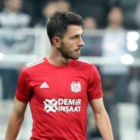 Beşiktaş ile Galatasaray aynı isimlerin peşinde