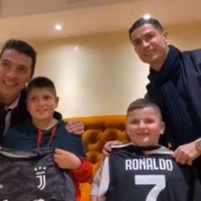 Ronaldo depremden kurtulan çocukları ziyaret etti