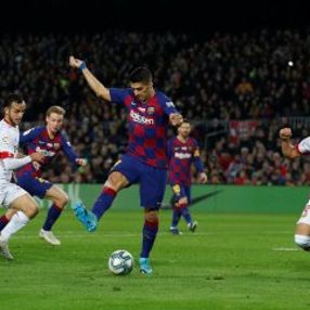 Suarez'den topukla aşırtma golü