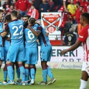 Trabzonspor Antalya'da rahat kazandı