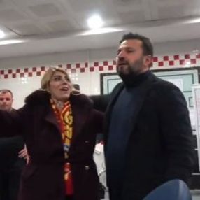 Bülent Uygun, Berna Başkan'ı öptü
