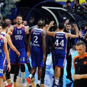Anadolu Efes deplasmanda Fenerbahçe'yi mağlup etti