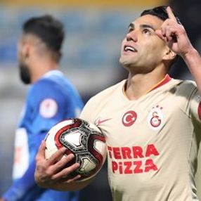 Falcao aylar sonra gol attı