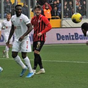 Sivasspor, 1 puanı son dakikalarda kurtardı