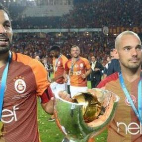 Sneijder, jübilesine Selçuk ve Burak'ı çağırdı