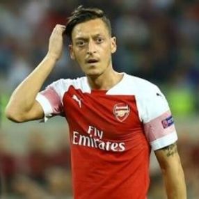 Çinli spiker Mesut'un adını anmadı