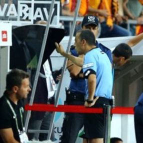 UEFA'nın önerisi: VAR'a gitme hakkı olsun