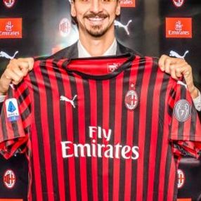 Ibrahimovic'ten Milan formasıyla ilk poz