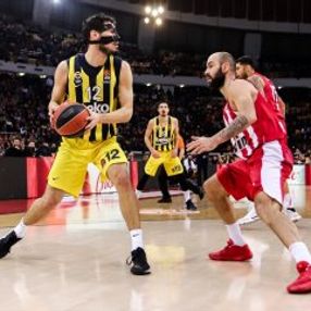 Fenerbahçe Beko Avrupa'da 4 maç sonra kazandı