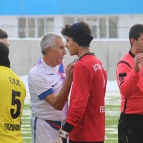 71 yaşında Harp-İş Spor Kulübü'ne transfer oldu