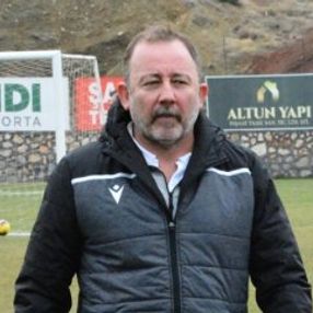 Sergen Yalçın, Yılmaz Vural'ı geçti