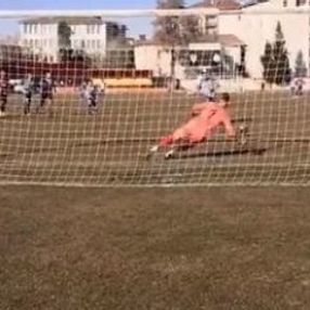 3 kez tekrarlanan penaltıyı kaleci ve stoper kurtardı