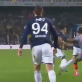 Fenerbahçe maçında skandal penaltı kararı