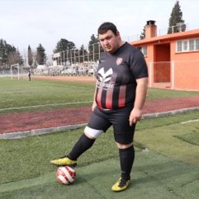 Amatör kümenin 130 kiloluk golcüsü