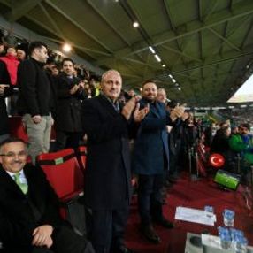 Bakan Turhan: Trabzonspor şampiyon olacak