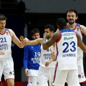 Anadolu Efes, Avrupa Ligi'nde en yakın rakibini de yendi